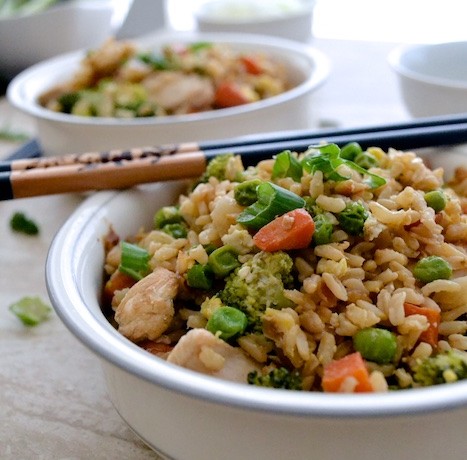 Vegetable Fried Brown Rice- you will not be disappointed by this super simple and healthier recipe for fried rice! | thefreshfind.com