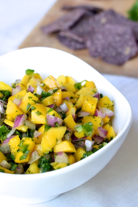 5 Ingredient Mango Salsa | thefreshfind.com