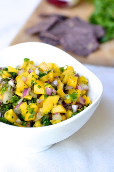 5 Ingredient Mango Salsa | thefreshfind.com