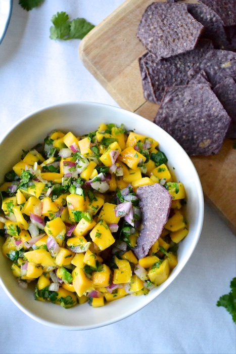 5 Ingredient Mango Salsa | thefreshfind.com