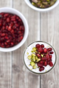 Pomegranate Pistachio Overnight Oats | thefreshfind.com