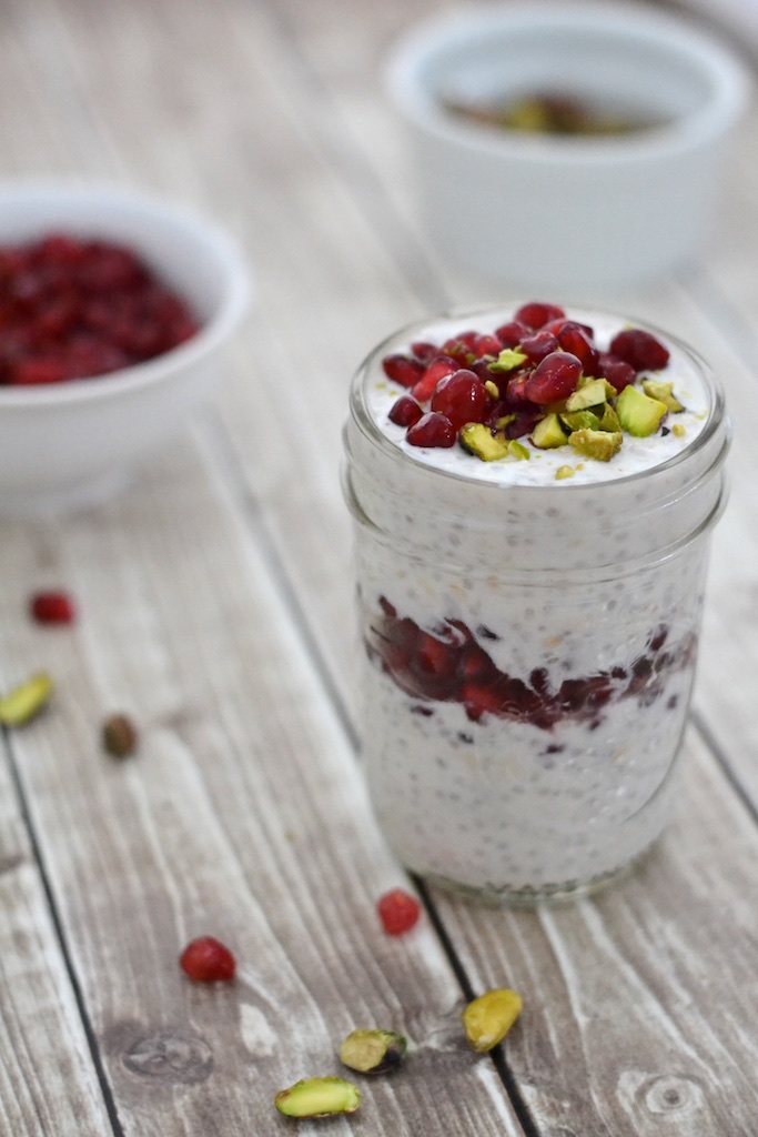 Pomegranate Pistachio Overnight Oats | thefreshfind.com