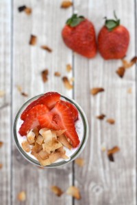 Strawberry Coconut Overnight Oats | thefreshfind.com