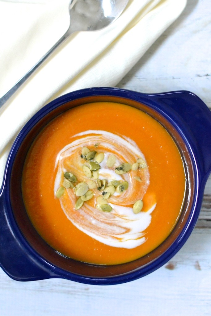 Whole30 Carrot Ginger Soup | thefreshfind.com