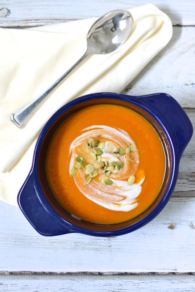 Whole30 Carrot Ginger Soup | thefreshfind.com