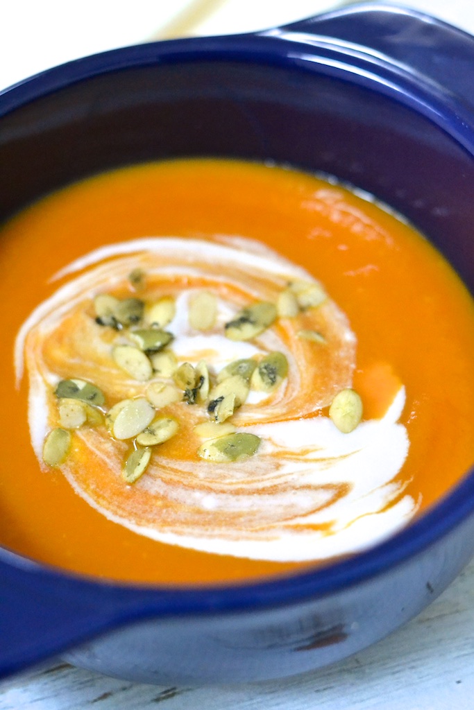 Whole30 Carrot Ginger Soup | thefreshfind.com