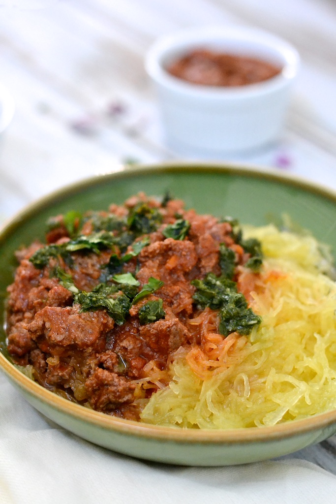 Spaghetti Squash with meat sauce | thefreshfind.com